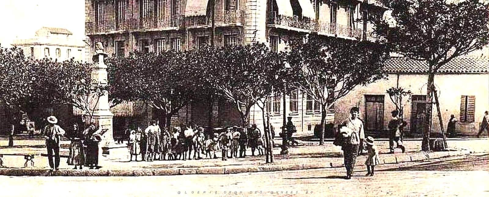 1076- Oran - Place Hoche2.jpg